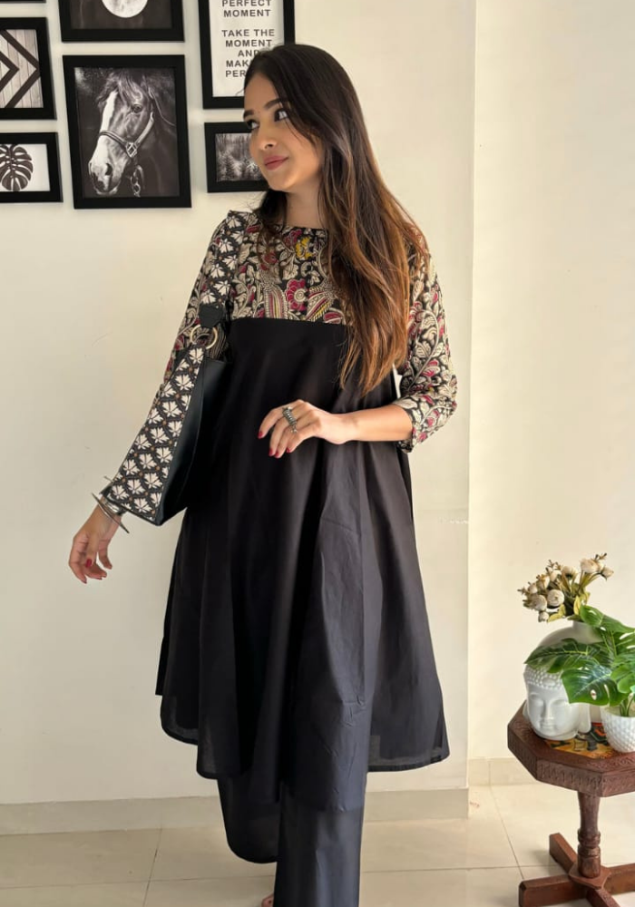 Midnight Muse – Black Printed Elegance Kurta Set