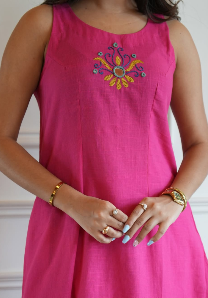 Fuchsia Bloom Sleeveless Kurta Set – Grace in Every Step