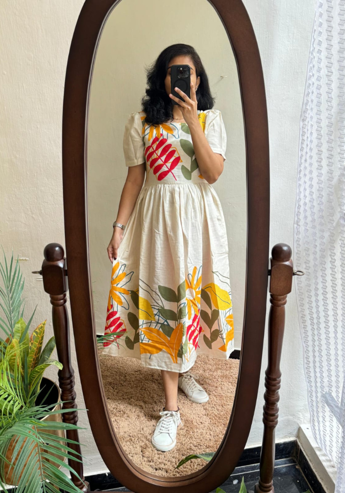 Chic Cotton Flex Dress with Bold Floral Art – Summer Ready
