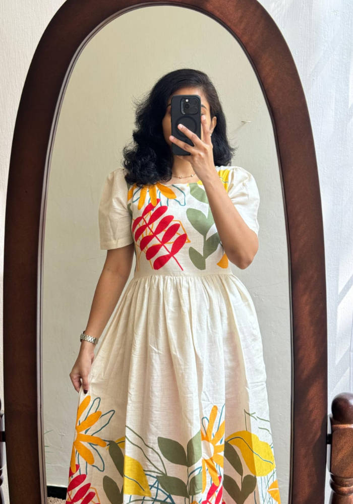 Chic Cotton Flex Dress with Bold Floral Art – Summer Ready