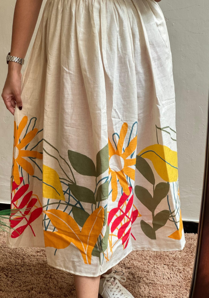 Chic Cotton Flex Dress with Bold Floral Art – Summer Ready